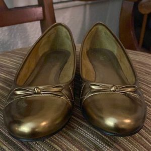 Ann Taylor loft gold loafers size 7 medium